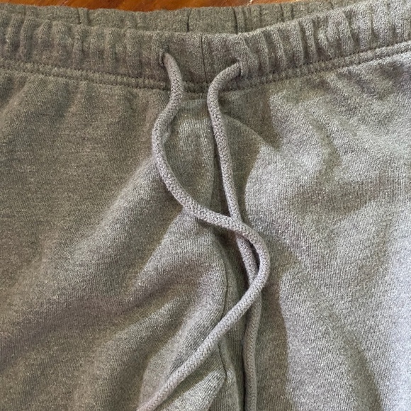 Aeropostale Grey Sweatpants Size Medium - Picture 3 of 6
